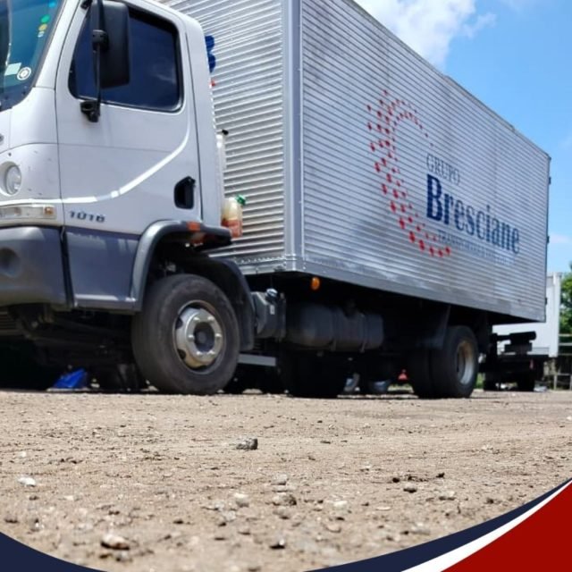 Padronização de frota é sinônimo de RodovTruck!

Mais um baú alumínio padronizado e estilizado para a frota do Grupo Bresciane. Acabamento com excelência e o nosso DNA em cada detalhe. Destaque no logo nas cores azul e vermelho, impressos no alumínio corrugado. Fixação de marca e prospecção nas estradas.

Gostou? Vem padronizar sua frota ou estilizar seu implemento conosco. Link na bio ou Direct.

#PraTodosVerem - A publicação traz um carrossel de imagens mostrando um baú alumínio por diversos lados, focando nos detalhes. No rodapé, a moldura da RodovTruck nas cores azul, branco e vermelho carmim e o logo nas mesmas cores no lado direito inferior.

#DescriçãoDaImagem - A imagem tem recurso de texto alternativo.

#RodovTruck #BaúAlumínio #Adesivação #PadronizaçãoDeFrota #PinturaCompleta #DNARodovTruck