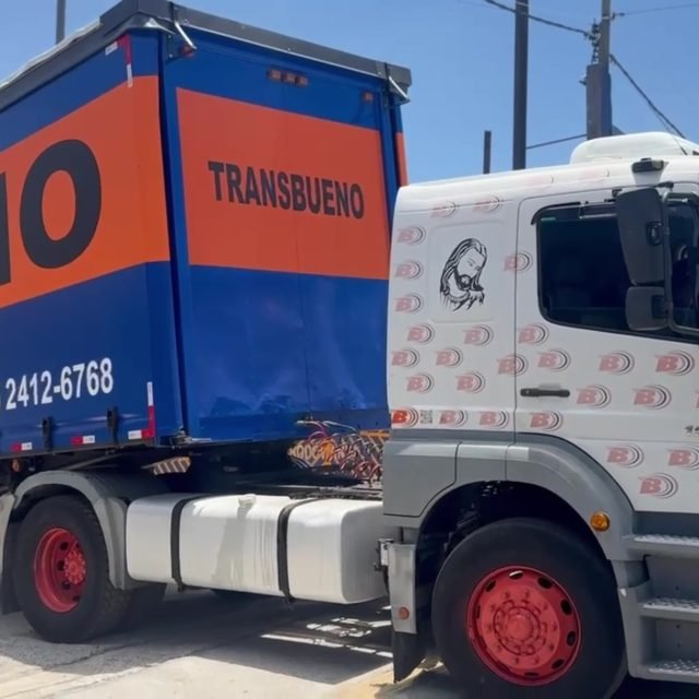 Voltamos do feriadão com um gigante!

Sider da TransBueno com pintura de lona completa e acabamento PU. Destaque nas cores, valorização da marca e proteção do implemento. 

Curtiu? Vem realizar seu projeto conosco! Só chamar no Direct ou pelo link na Bio.

Seguimos com força total!

#RodovTruck #Sider #LonaDeSider #DNARodovTruck #PinturaDeLona #PersonalizaçãoDeFrota