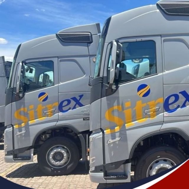 Depois de um breve recesso...

A gente inicia 2026 com todo gás e vontade de fazer sempre o melhor! E pra dar a largada, entre tantos trabalhos, um pouquinho da adesivação dos cabines da Sitrex.

Destaque pra marca, durabilidade e frota padronizada.

Curtiu? Vem adesivar conosco. Chama no Direct ou pelo Link da Bio.

#RodovTruck #Adesivação #PadronizaçãoFrota #Cabine #DNARodoVTruck #CavaloMecânico