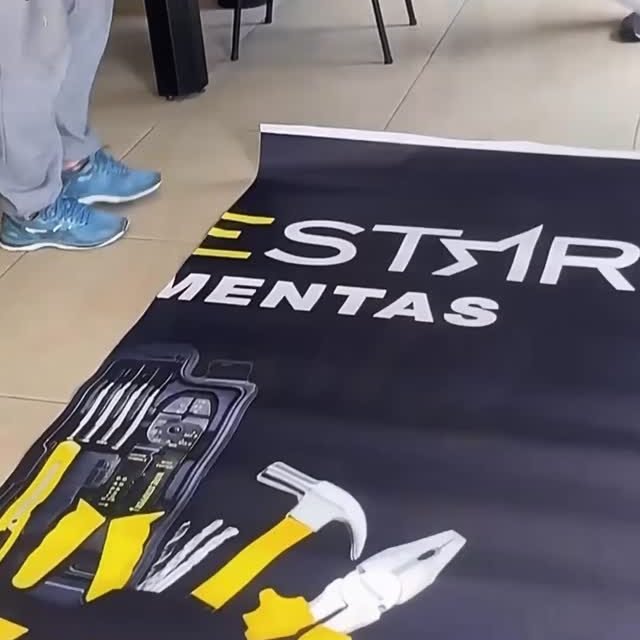 Identidade visual que impulsiona o seu negócio! 

Confira o resultado dessa adesivação pesada no implemento do nosso parceiro @tradestarferramentas. Aqui na Rodovtruck, cuidamos de cada detalhe, do projeto à aplicação, para o seu bruto brilhar no trecho com alta durabilidade.

Bora deixar o seu assim também?

Chame agora no WhatsApp: (11) 91174-7897

#rodovtruck #adesivacao #caminhoneiro #transportadora #vozdotrecho