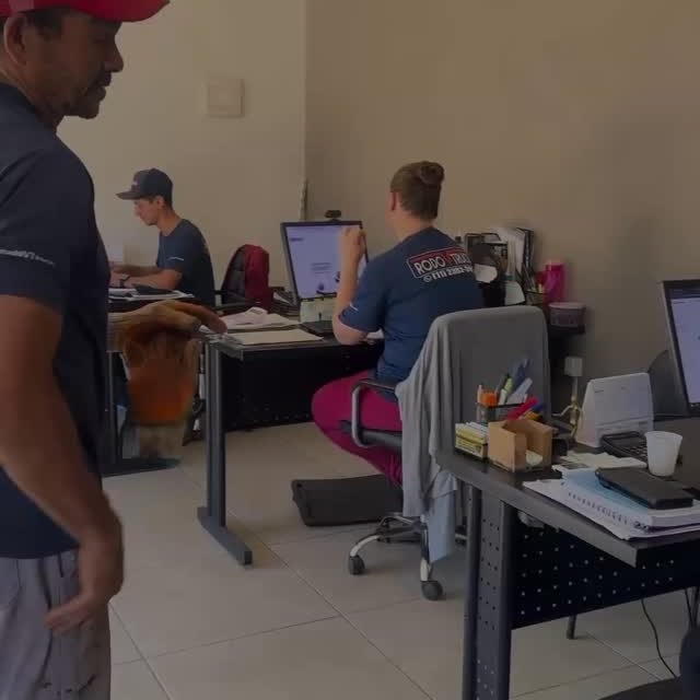 Qualidade que você vê, confiança que você sente. 

Na Rodovtruck, cada detalhe da sua reforma é tratado com o máximo de competência. 

Do primeiro pingo de solda ao acabamento final, nosso compromisso é entregar o melhor para o seu implemento não parar na estrada.

✅ Reforma completa 

✅ Pintura e acabamento 

✅ Manutenção especializada

Precisando renovar sua frota ou seu implemento? Chame quem entende do trecho! 

RodoVTruck - Av. Santa Helena, 98 - Vila Paraiso, Guarulhos - SP

Agende sua reforma agora mesmo pelo link na bio ou pelo WhatsApp: (11) 91174-7897.

Saiba mais no nosso site: www.rodovtruck.com.br.

#Caminhoneiro #Transportadora #Reforma #Qualidade #RodoVTruck