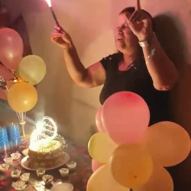 Hoje o brilho é todo dela! 
Celebrar a vida da Josi Alves é celebrar a alegria e a força que ela irradia em nossa trajetória.
Existem pessoas que são o coração de um projeto, e a Josi é, sem dúvida, a nossa maior inspiração.
Desejamos que este novo ciclo seja repleto de saúde, amor e de conquistas tão grandes quanto a sua dedicação. 
Que a luz que você espalha retorne em dobro para a sua vida! 
Feliz aniversário, @josialve! 
São os votos de toda a família RodoVTruck. 
#RodoVTruck #Aniversario #Liderança #Gratidão #Guarulhos