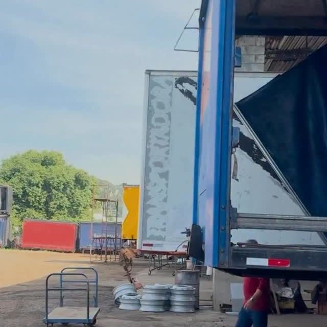 Sua carga não pode esperar e a segurança do seu implemento não pode ser deixada para depois.

Na Rodovtruck, nosso foco é diagnóstico preciso e manutenção preventiva para você seguir viagem com tranquilidade. 

De ajustes rápidos a reparos estruturais, nós cuidamos de cada detalhe para que o seu bruto esteja sempre pronto para o trecho.

✅ Estrutura 

✅ Elétrica 

✅ Revisão e Manutenção

Não arrisque o seu frete. 

Precisa de uma avaliação técnica? 

Clique no link da nossa bio e fale direto com a nossa equipe! 

#RodoVTruck #ManutencaoDeImplementos #Caminhoneiros #TransportePesado #Logistica