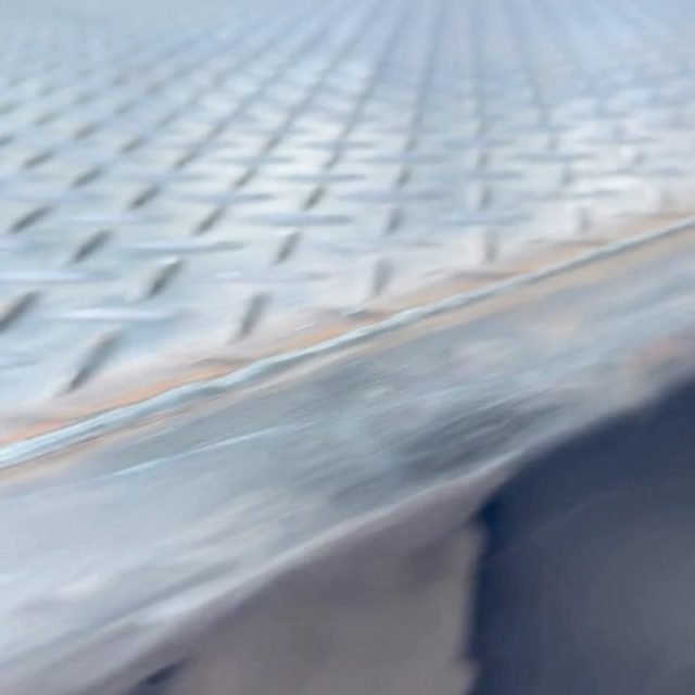 Veja como transformamos metal bruto em um sider de alta performance!
Tivemos a honra de fabricar esse implemento especial para a @zussatransportes, uma parceira que é referência em transporte e logística.
Agradecemos pela confiança em nosso trabalho para equipar e fortalecer ainda mais a sua frota!
Duas marcas unidas pelo mesmo propósito: levar eficiência, segurança e alta performance para as rodovias.
Quer fabricar um Sider sob medida para a sua necessidade?
Fale com nosso time de especialistas: WhatsApp: (11) 91774-7897.
#caminhao #implementos #rodovtruck #sider #transporte